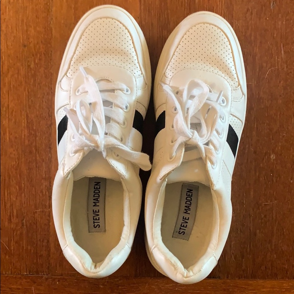 Steve Madden White Braden Sneakers  sz 7